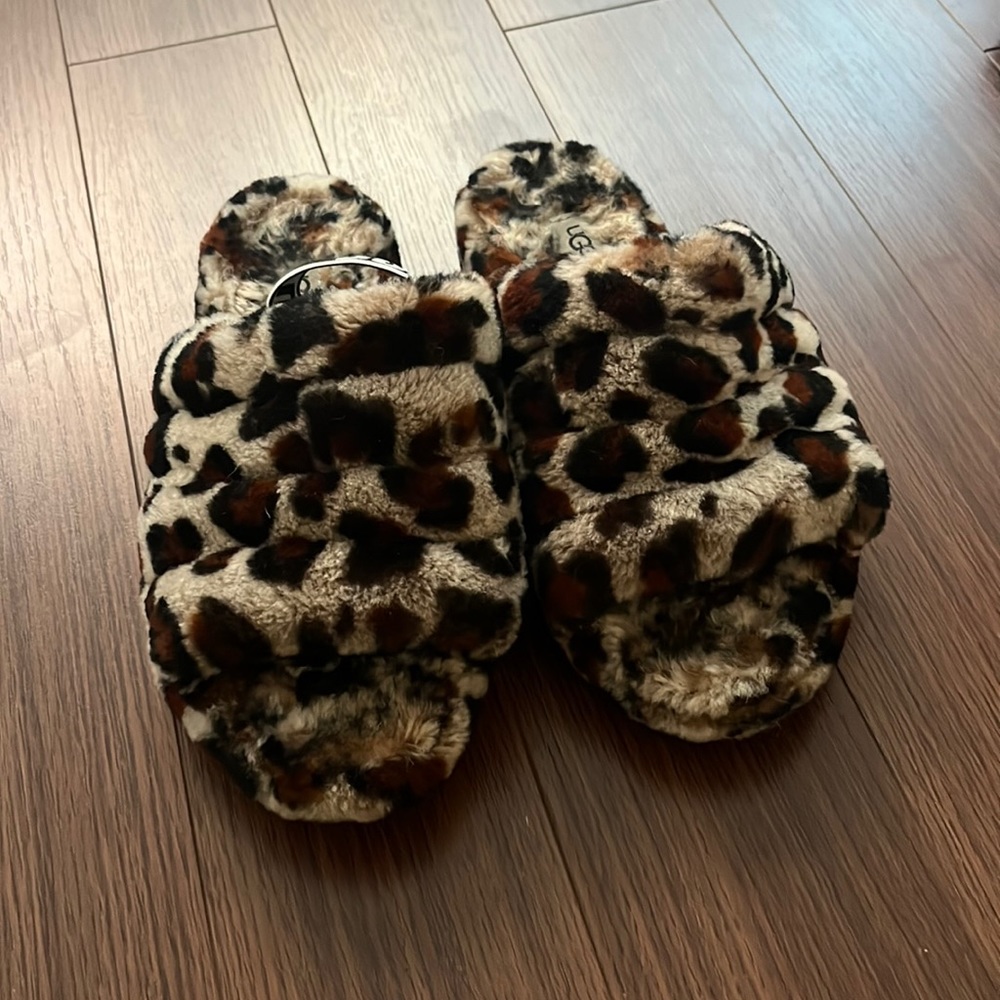 UGG CHEETAH SLIP ON BACK STRAP SLIDE SHOE